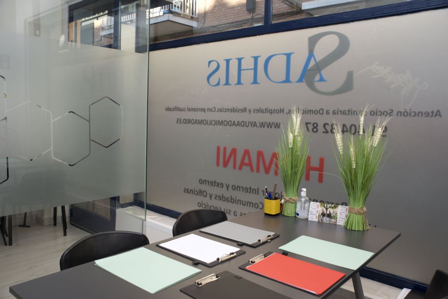 Servicios de ayuda sociosanitaria que presta Adhis